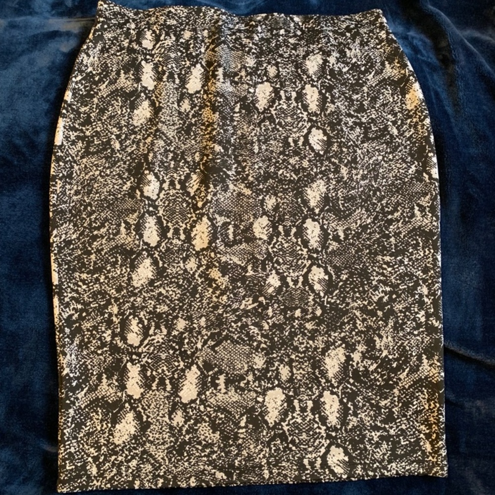 Snake-skin pencil skirt